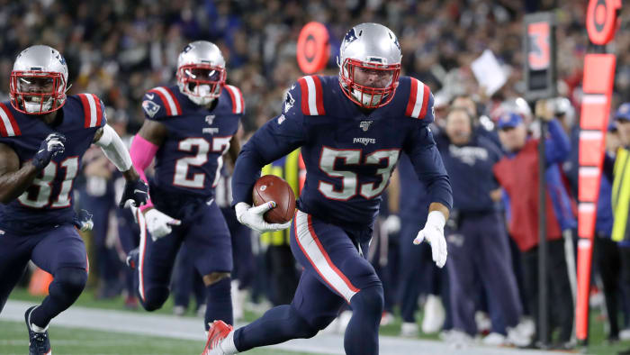 Patriots linebacker Kyle Van Noy scoops a fumble and returns it 22 yards for a touchdown in the fourth quarter against the Giants. Elise Amendola/AP/Shutterstock
